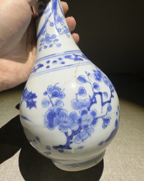 古玩陶瓷青花花卉紋撇口瓶真品鑒賞圖
