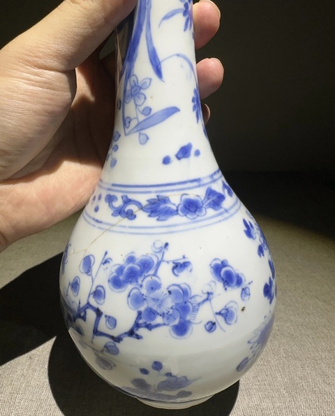 古玩陶瓷青花花卉紋撇口瓶真品鑒賞圖