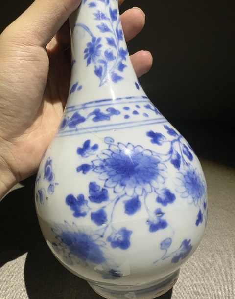 古玩陶瓷青花花卉紋撇口瓶真品鑒賞圖