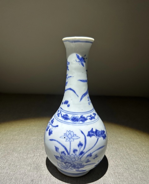 古玩陶瓷青花花卉紋撇口瓶真品鑒賞圖