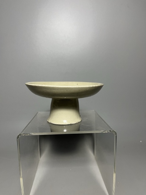 古玩陶瓷明代米黃釉高足盤拍賣,當前價格0元