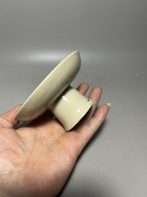 古玩陶瓷明代米黃釉高足盤拍賣,當前價格0元