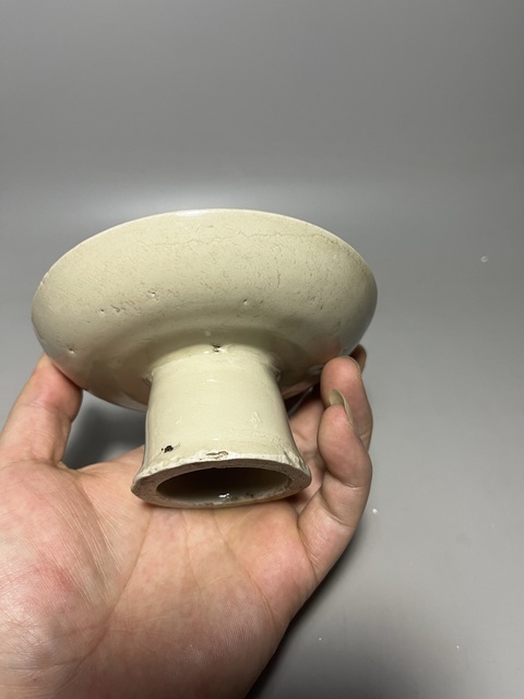 古玩陶瓷明代米黃釉高足盤拍賣,當前價格0元