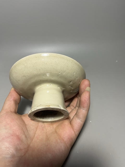 古玩陶瓷明代米黃釉高足盤拍賣,當前價格0元