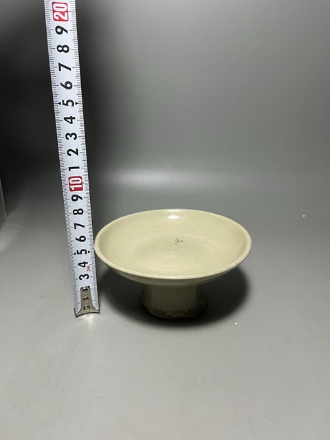古玩陶瓷明代米黃釉高足盤拍賣,當前價格0元