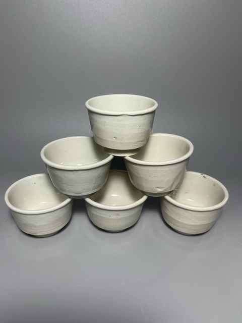 古玩陶瓷明代米黃釉茶杯一套拍賣,當前價格0元