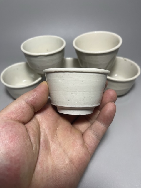 古玩陶瓷明代米黃釉茶杯一套拍賣,當前價格0元