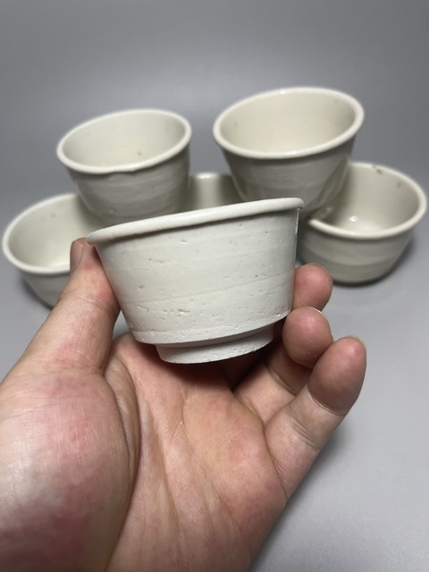 古玩陶瓷明代米黃釉茶杯一套拍賣,當前價格0元