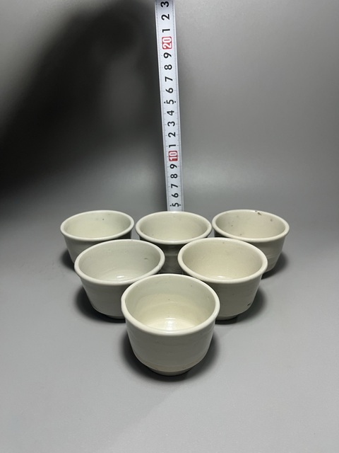 古玩陶瓷明代米黃釉茶杯一套拍賣,當前價格0元