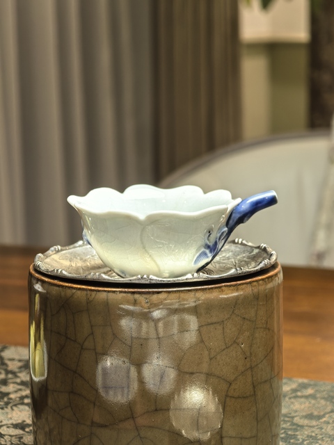 古玩陶瓷青花花形杯真品鑒賞圖