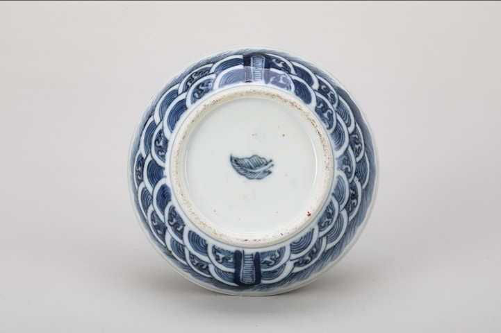 古玩陶瓷青花云龍紋印色盒真品鑒賞圖