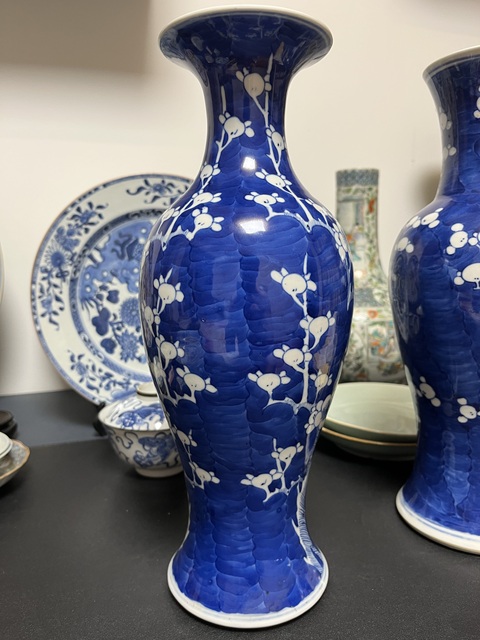 古玩陶瓷青花冰梅圖觀音瓶真品鑒賞圖