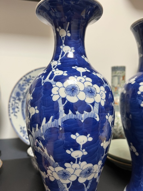 古玩陶瓷青花冰梅圖觀音瓶真品鑒賞圖