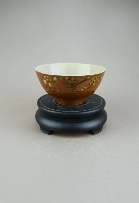 古玩陶瓷清晚期.紫金釉彩繪花鳥紋茶碗(傳世品)拍賣,當前價格9999元