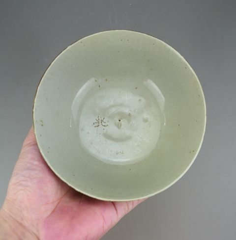 古玩陶瓷清晚期.紫金釉彩繪花鳥紋茶碗(傳世品)拍賣,當前價格9999元