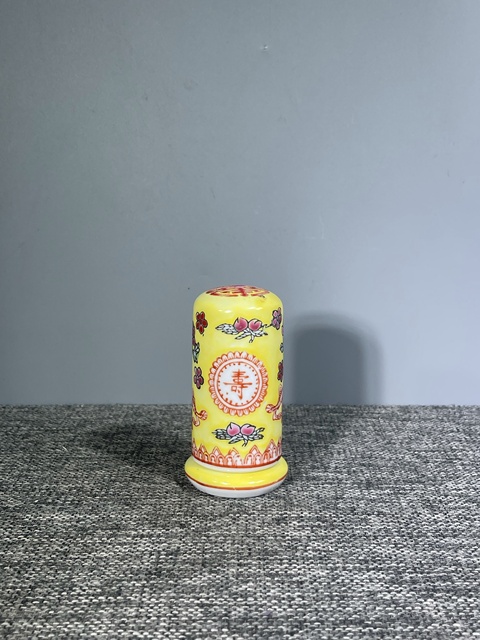 古玩陶瓷創匯.黃地粉彩福壽蓋盒***筒)拍賣,當前價格0元
