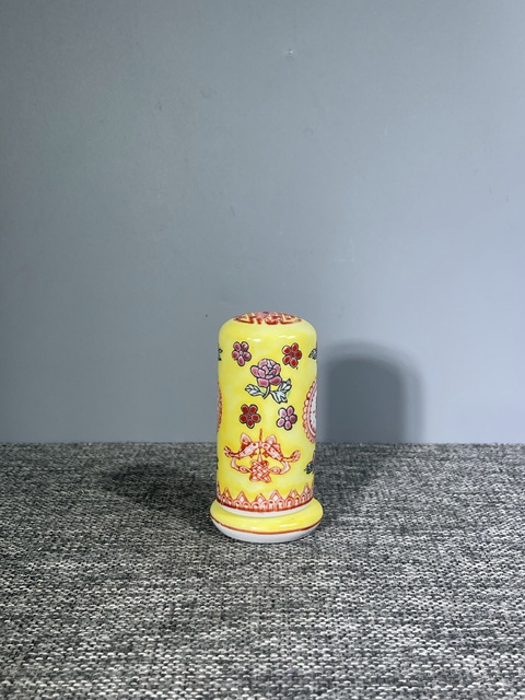 古玩陶瓷創匯.黃地粉彩福壽蓋盒***筒)拍賣,當前價格0元