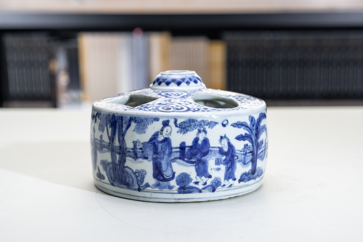 古玩陶瓷青花人物故事紋花插真品鑒賞圖