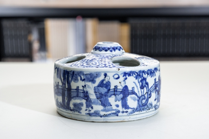 古玩陶瓷青花人物故事紋花插真品鑒賞圖