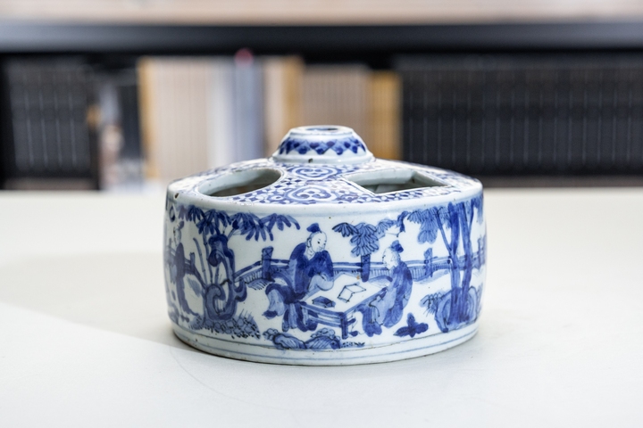 古玩陶瓷青花人物故事紋花插真品鑒賞圖