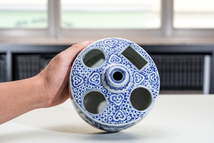 古玩陶瓷青花人物故事紋花插真品鑒賞圖