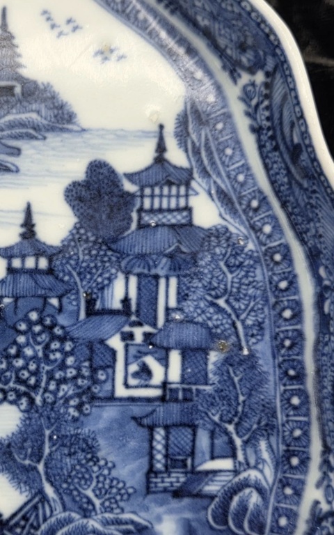 古玩陶瓷青花山水亭臺樓閣人物故事紋異型盤真品鑒賞圖