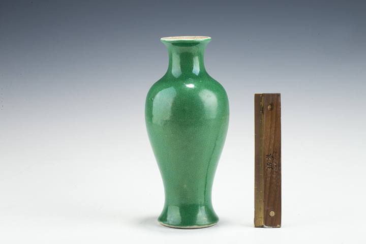 古玩陶瓷清晚·綠哥釉觀音瓶真品鑒賞圖