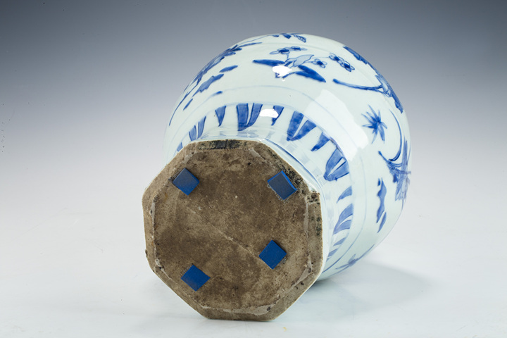 古玩陶瓷明晚期·青花折枝花卉紋八棱罐拍賣，當前價格23352元