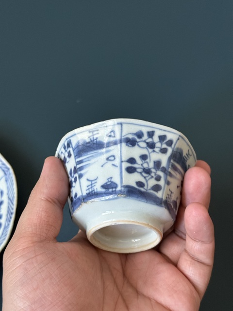 古玩陶瓷山水紋青花杯盤真品鑒賞圖