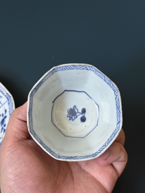 古玩陶瓷山水紋青花杯盤真品鑒賞圖