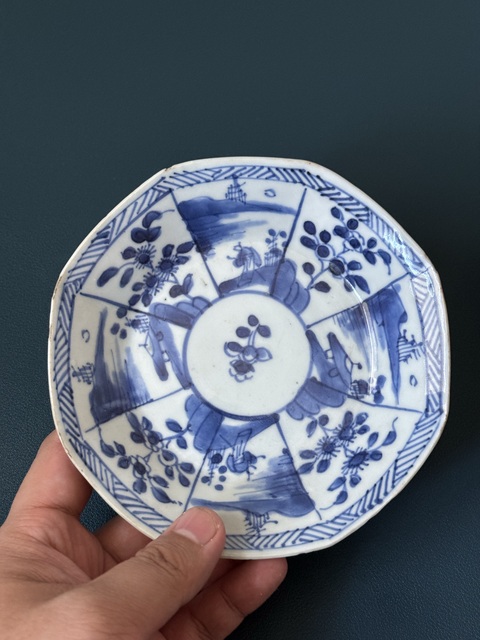 古玩陶瓷山水紋青花杯盤真品鑒賞圖