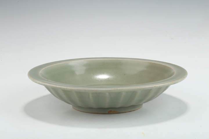 古玩陶瓷宋元·青釉模印雙魚紋折沿洗真品鑒賞圖