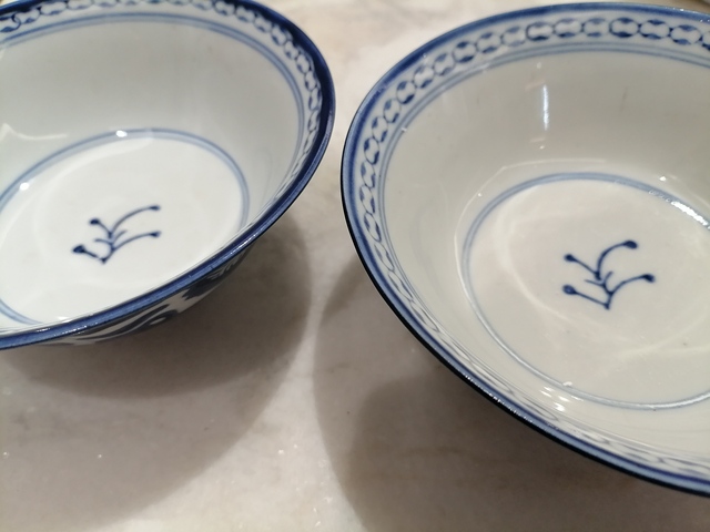 古玩陶瓷青花花卉紋碗真品鑒賞圖