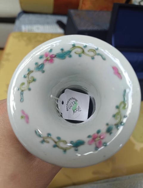 古玩陶瓷粉彩花卉開窗人物花觚（日本）真品鑒賞圖