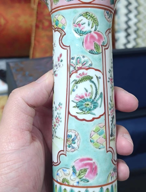 古玩陶瓷粉彩花卉開窗人物花觚（日本）真品鑒賞圖