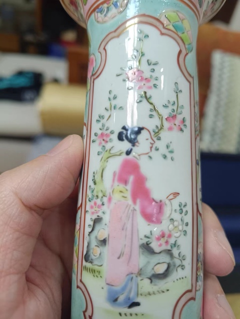 古玩陶瓷粉彩花卉開窗人物花觚（日本）真品鑒賞圖