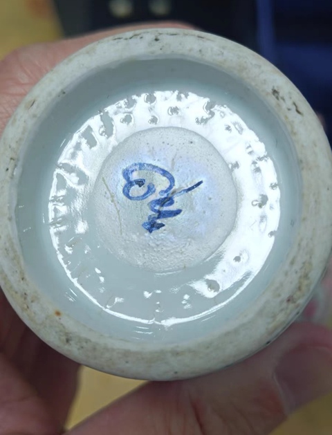 古玩陶瓷粉彩花卉開窗人物花觚（日本）真品鑒賞圖