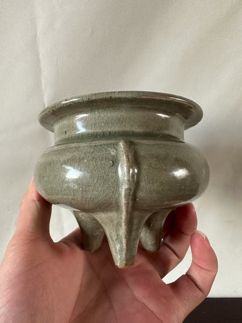 古玩陶瓷龍泉鬲式三足爐真品鑒賞圖