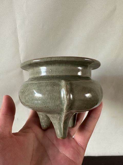 古玩陶瓷龍泉鬲式三足爐真品鑒賞圖