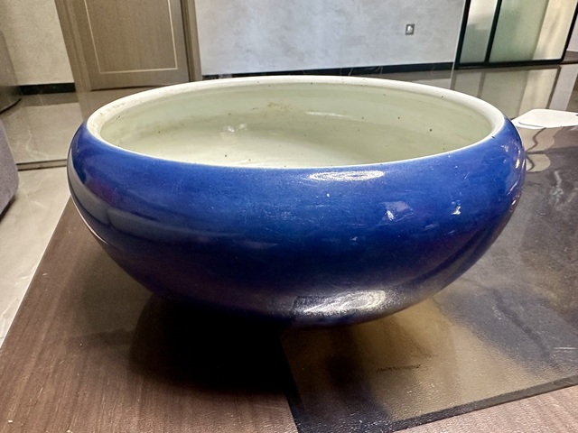 古玩陶瓷霽藍釉三足爐真品鑒賞圖
