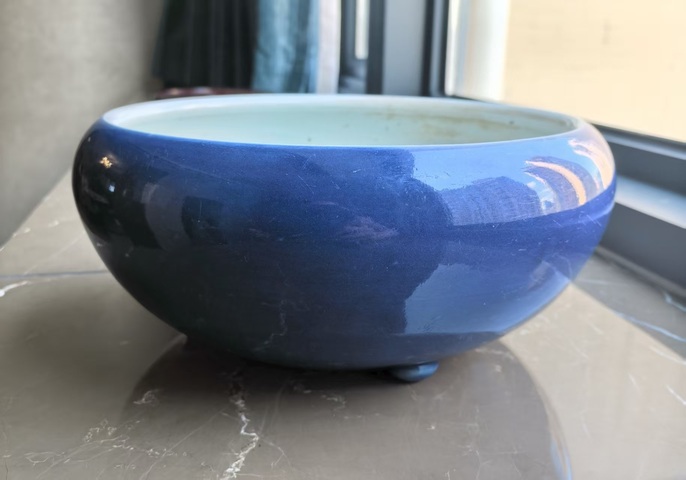古玩陶瓷霽藍釉三足爐真品鑒賞圖