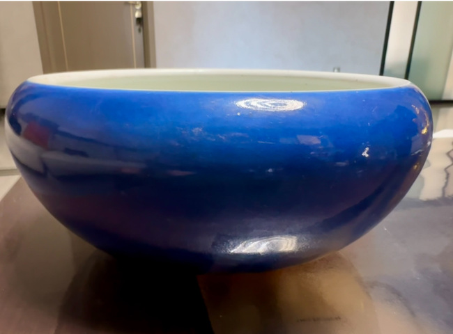古玩陶瓷霽藍釉三足爐真品鑒賞圖