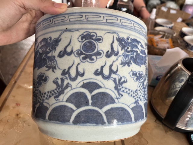 古玩陶瓷清中晚期青花龍紋香爐真品鑒賞圖