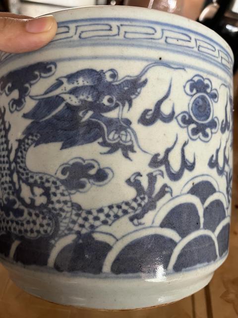 古玩陶瓷清中晚期青花龍紋香爐真品鑒賞圖