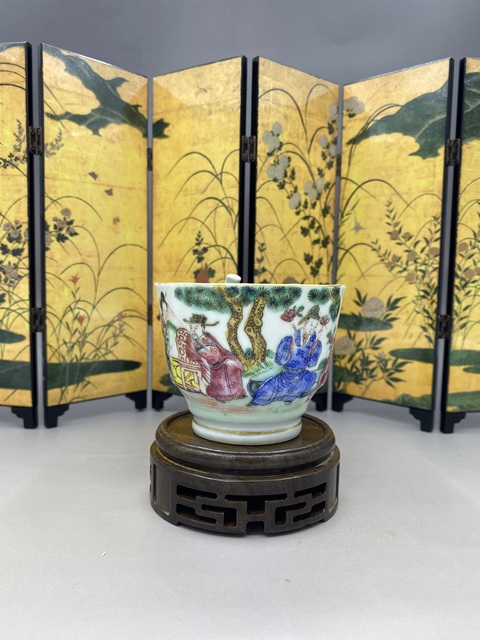 古玩陶瓷粉彩人物故事紋茶杯真品鑒賞圖