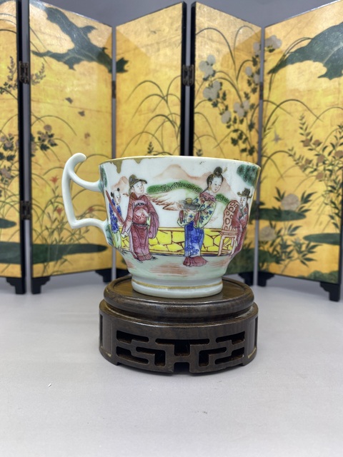 古玩陶瓷粉彩人物故事紋茶杯真品鑒賞圖