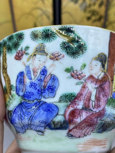 古玩陶瓷粉彩人物故事紋茶杯真品鑒賞圖