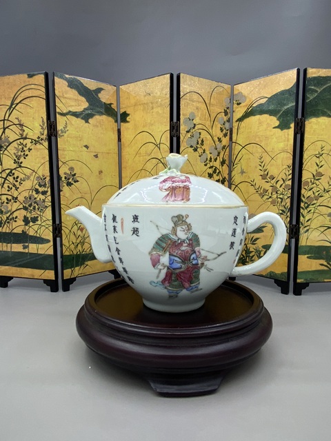 古玩陶瓷清道光 粉彩無(wú)雙譜人物參壺拍賣(mài)，當(dāng)前價(jià)格27777元