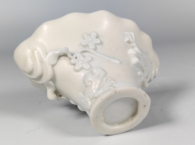 古玩陶瓷德化窯白釉貼塑杯真品鑒賞圖