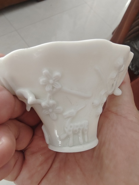 古玩陶瓷德化窯白釉貼塑杯真品鑒賞圖